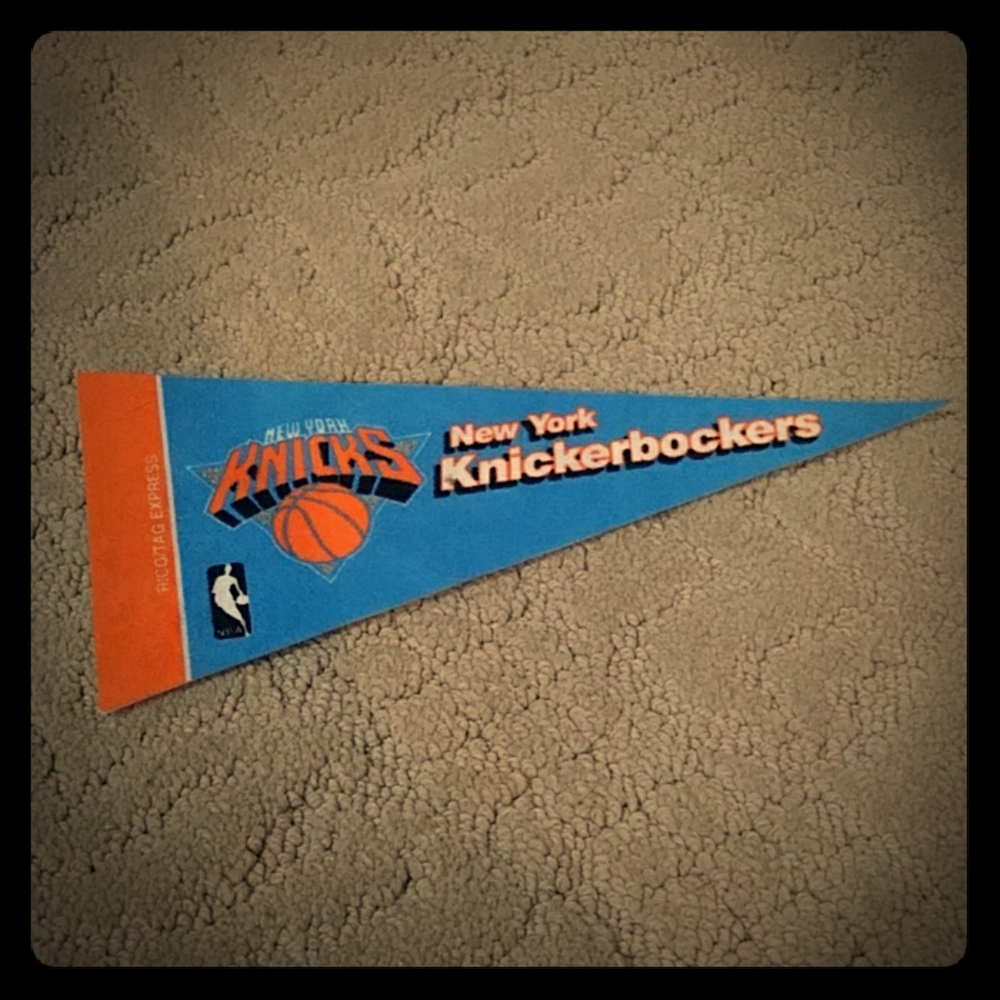 Vintage NBA New York knickerbockers pennant 4" X 9